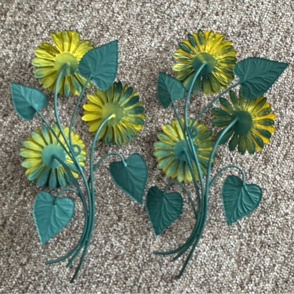 NWOT Pair of Metal Decorative Sunflowers - Picture 4 of 8
